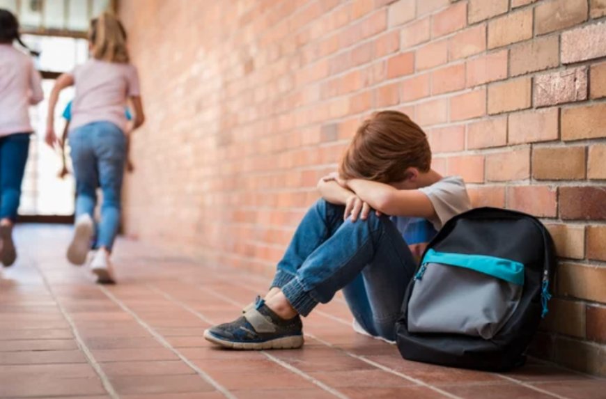 Harcèlement scolaire :  en première ligne, les associations expriment leurs inquiétudes